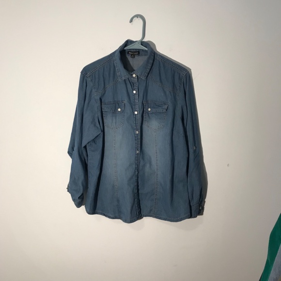 Old Navy Women’s Chambray Denim Shirt Large - Picture 2 of 7